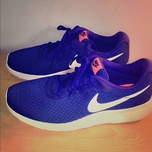 NIKE TANJUN